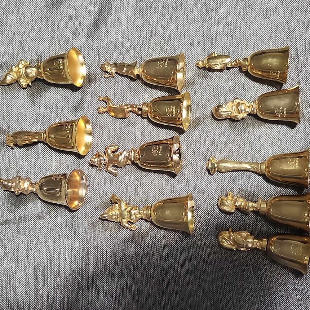 Disneys Set of 12 Gold Plated  Snow White And Seven Dwarfs Bells - Picture 3 of 12